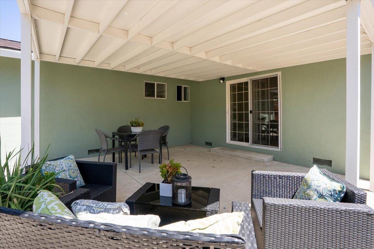 Detail Gallery Image 4 of 23 For 1083 Miller Ave, San Jose,  CA 95129 - 3 Beds | 2 Baths