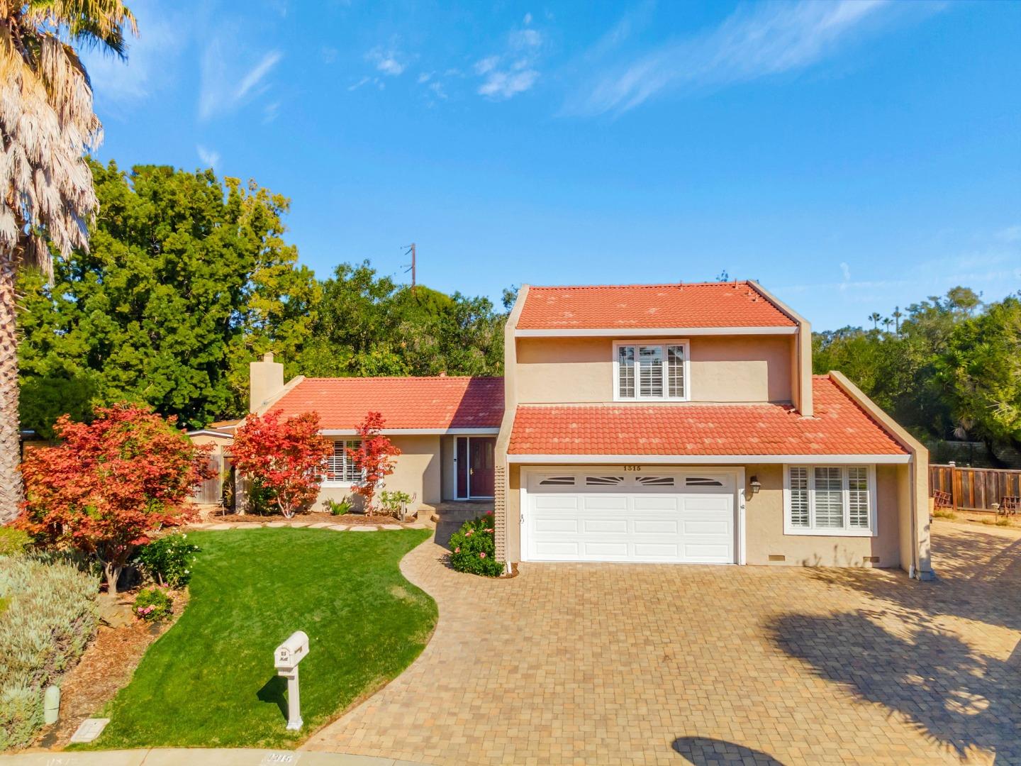 Detail Gallery Image 1 of 40 For 1315 Bright Oaks Ct, Los Altos,  CA 94024 - 5 Beds | 3 Baths