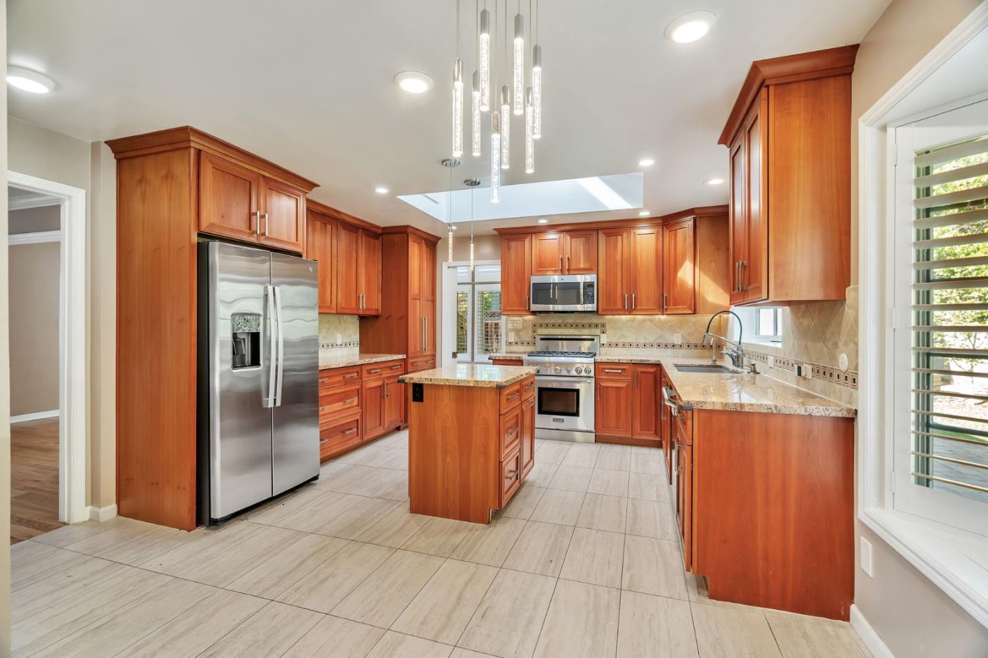 Detail Gallery Image 12 of 40 For 1315 Bright Oaks Ct, Los Altos,  CA 94024 - 5 Beds | 3 Baths