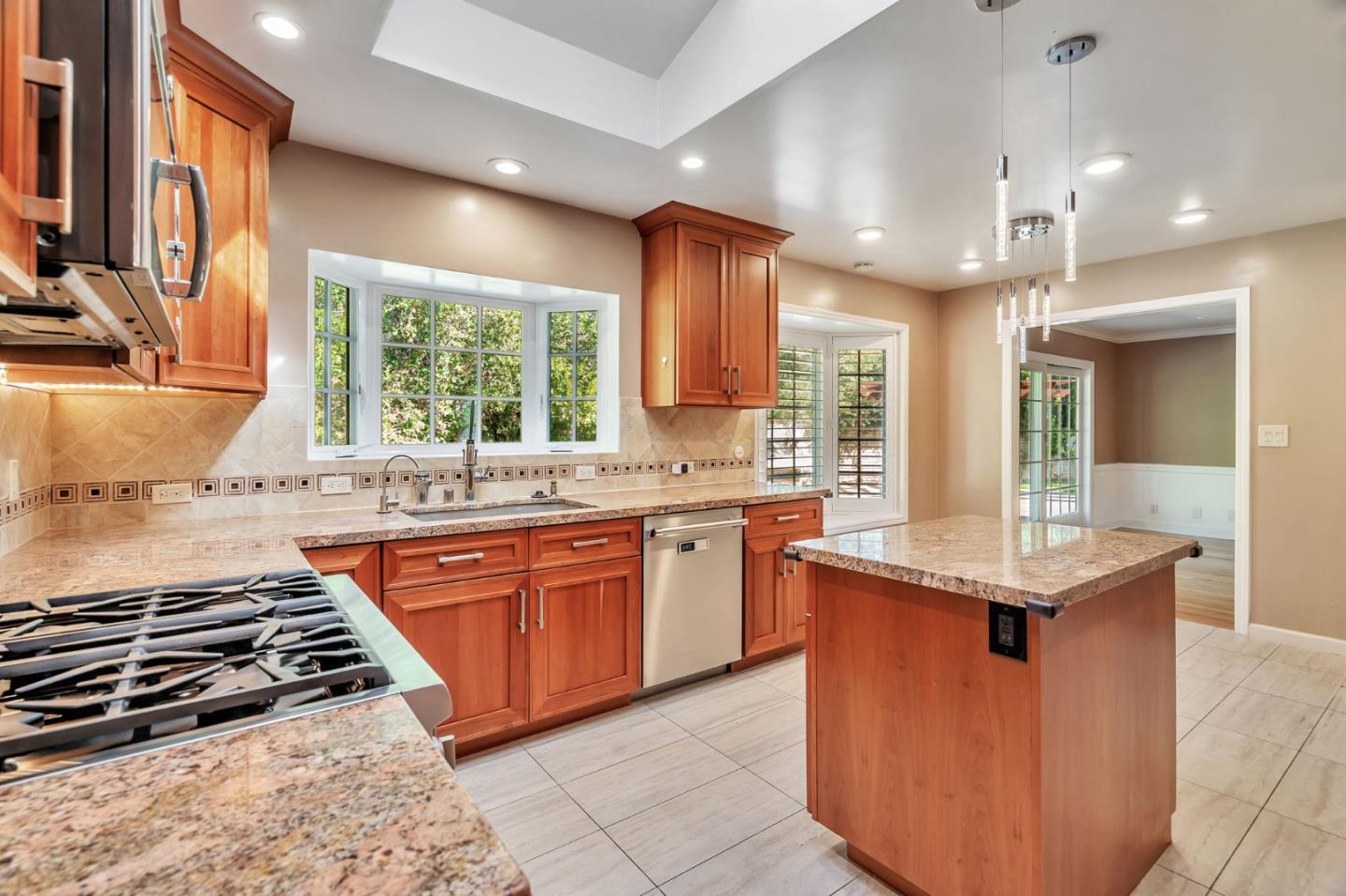 Detail Gallery Image 15 of 40 For 1315 Bright Oaks Ct, Los Altos,  CA 94024 - 5 Beds | 3 Baths