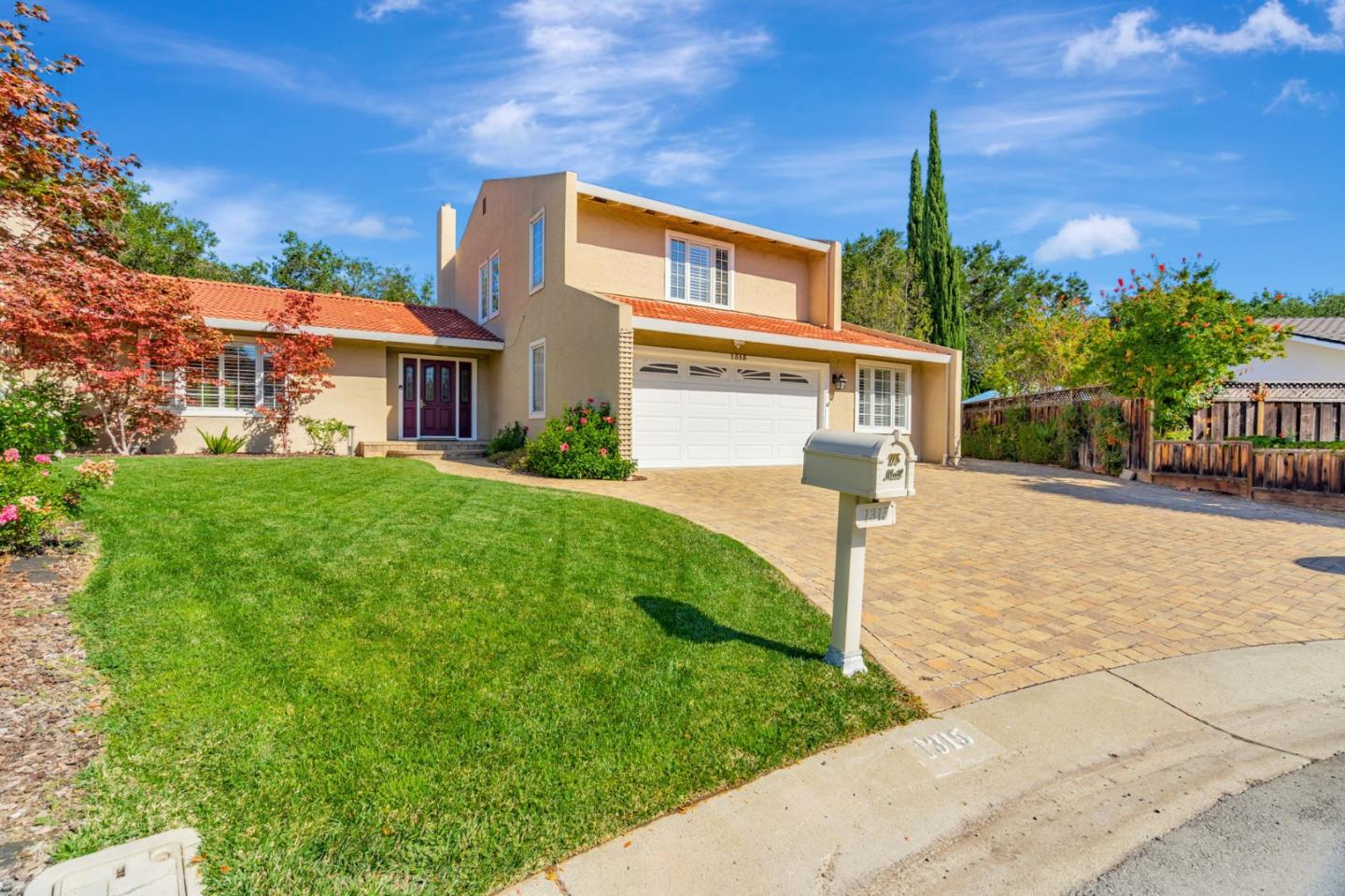 Detail Gallery Image 3 of 40 For 1315 Bright Oaks Ct, Los Altos,  CA 94024 - 5 Beds | 3 Baths