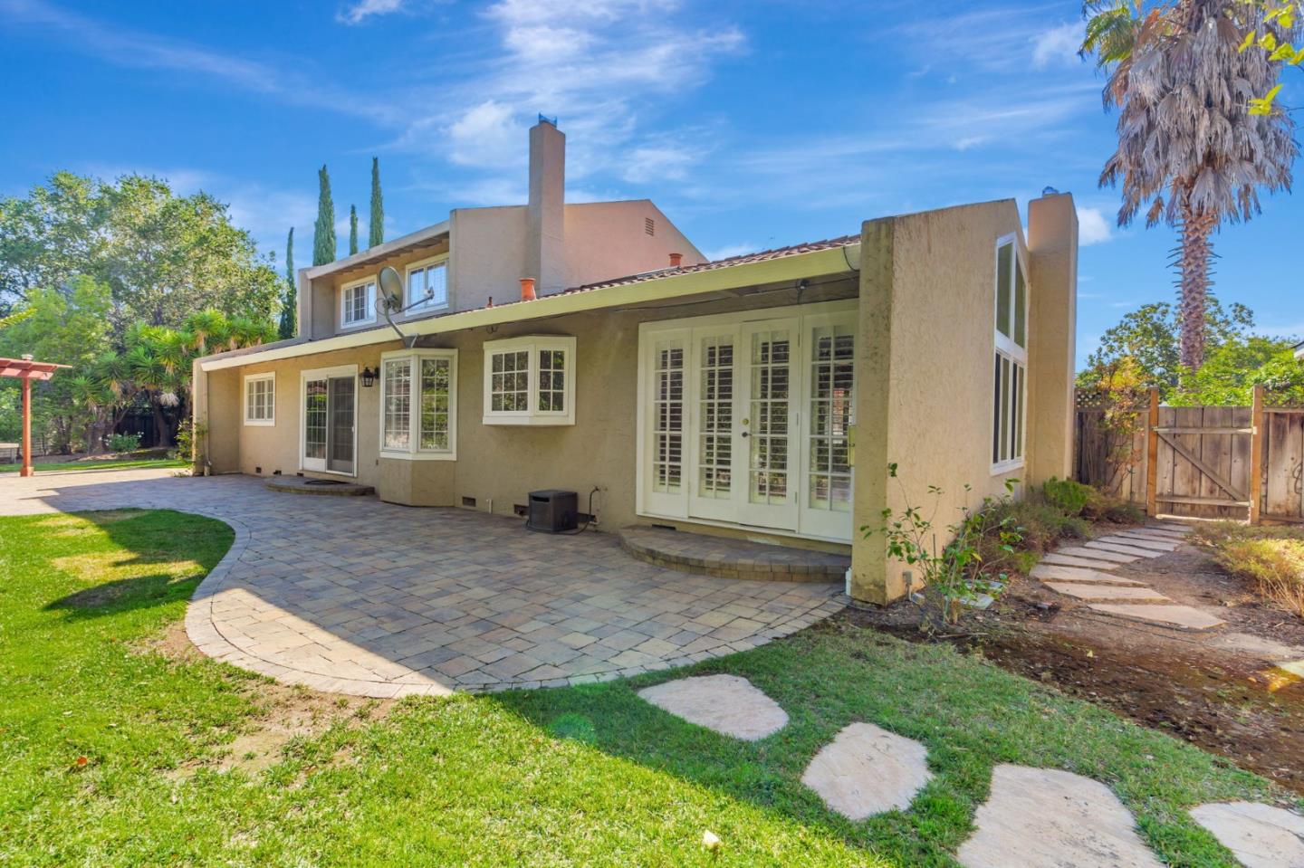 Detail Gallery Image 30 of 40 For 1315 Bright Oaks Ct, Los Altos,  CA 94024 - 5 Beds | 3 Baths