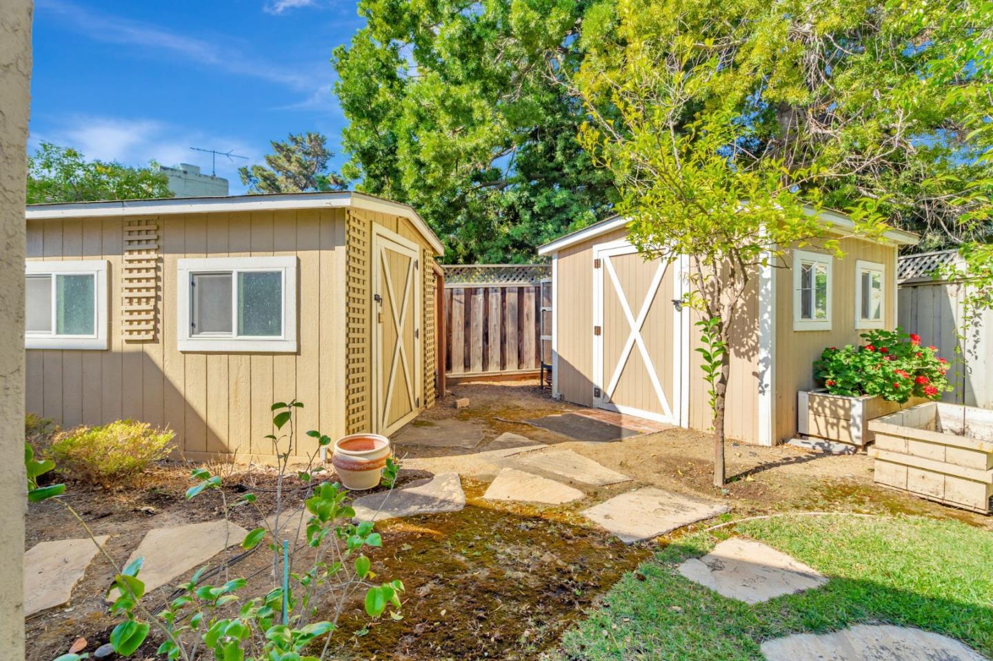 Detail Gallery Image 33 of 40 For 1315 Bright Oaks Ct, Los Altos,  CA 94024 - 5 Beds | 3 Baths