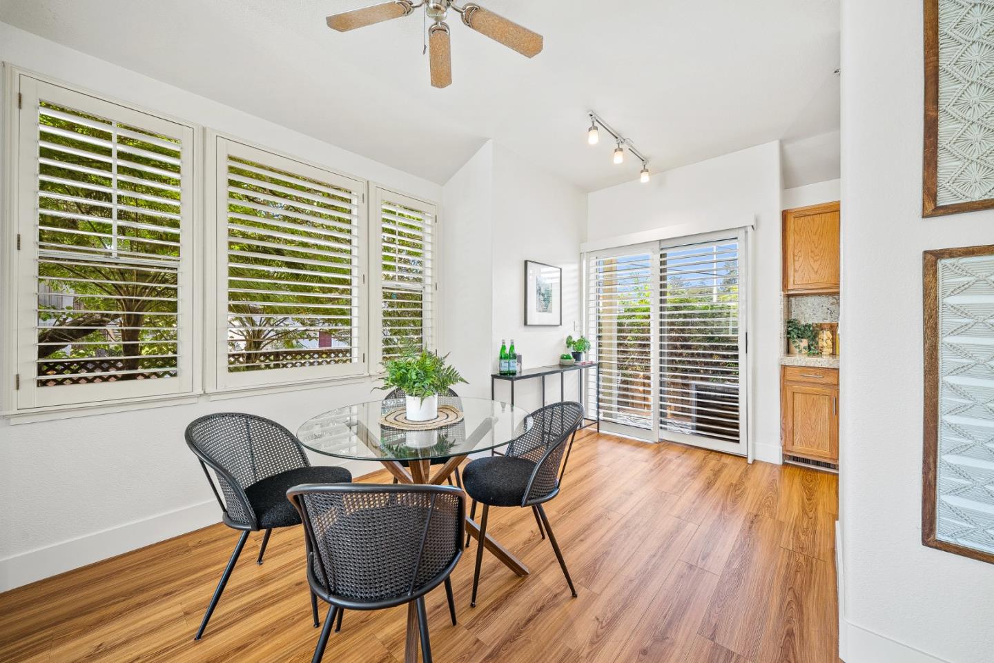 Detail Gallery Image 11 of 31 For 136 Neary St, Santa Cruz,  CA 95060 - 3 Beds | 2/1 Baths