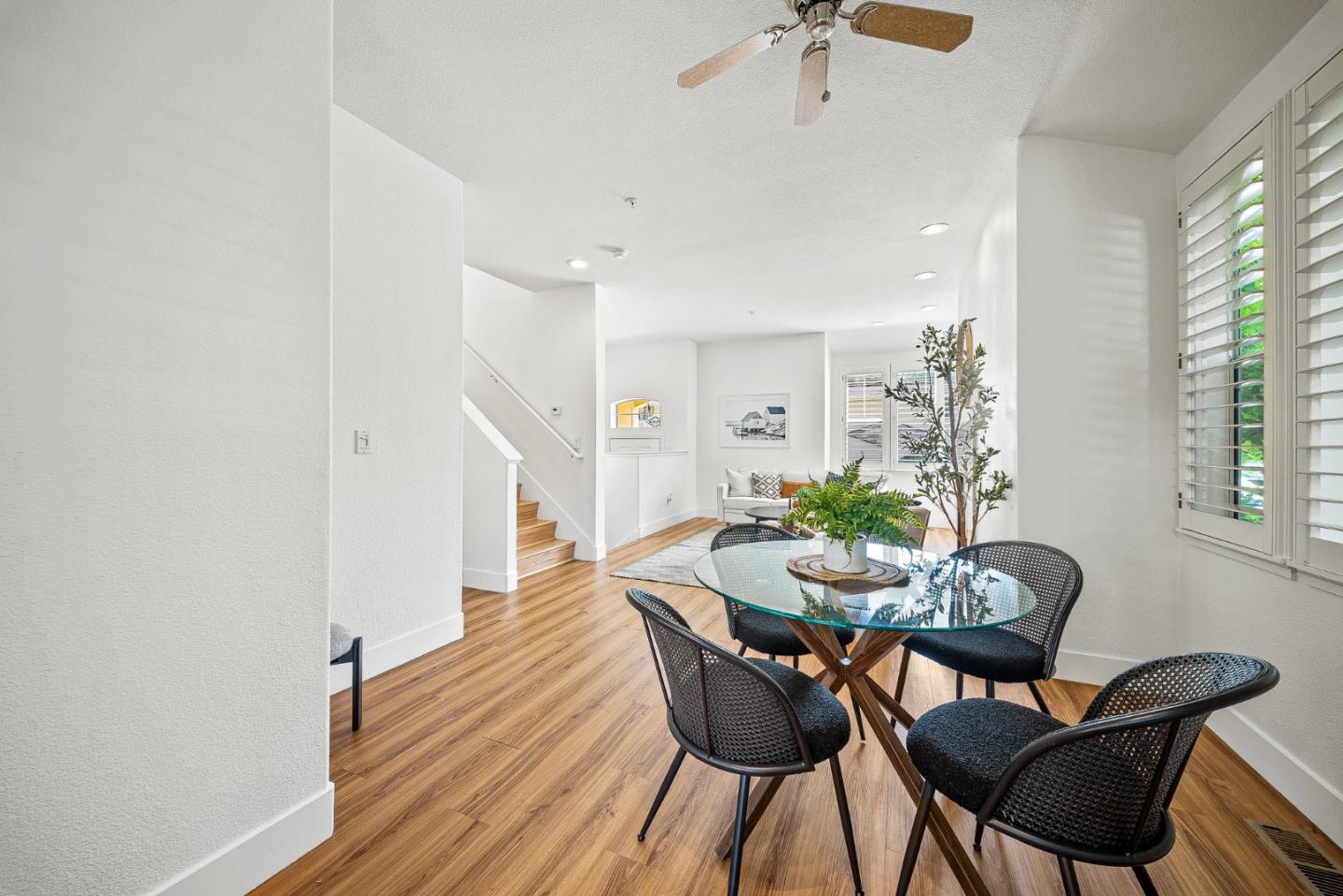 Detail Gallery Image 12 of 31 For 136 Neary St, Santa Cruz,  CA 95060 - 3 Beds | 2/1 Baths