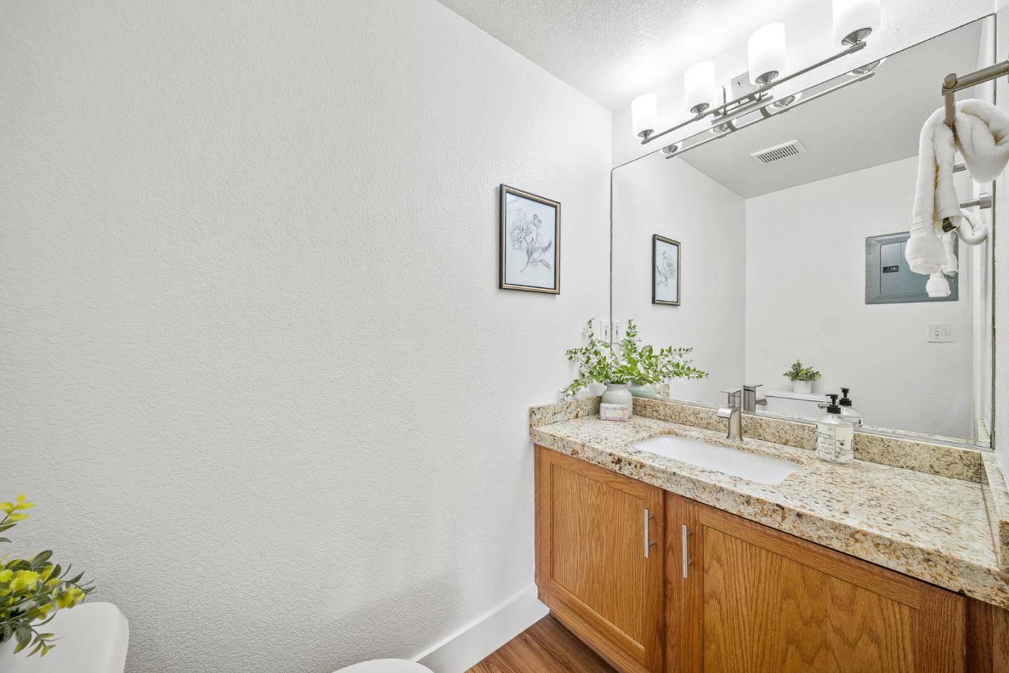 Detail Gallery Image 16 of 31 For 136 Neary St, Santa Cruz,  CA 95060 - 3 Beds | 2/1 Baths