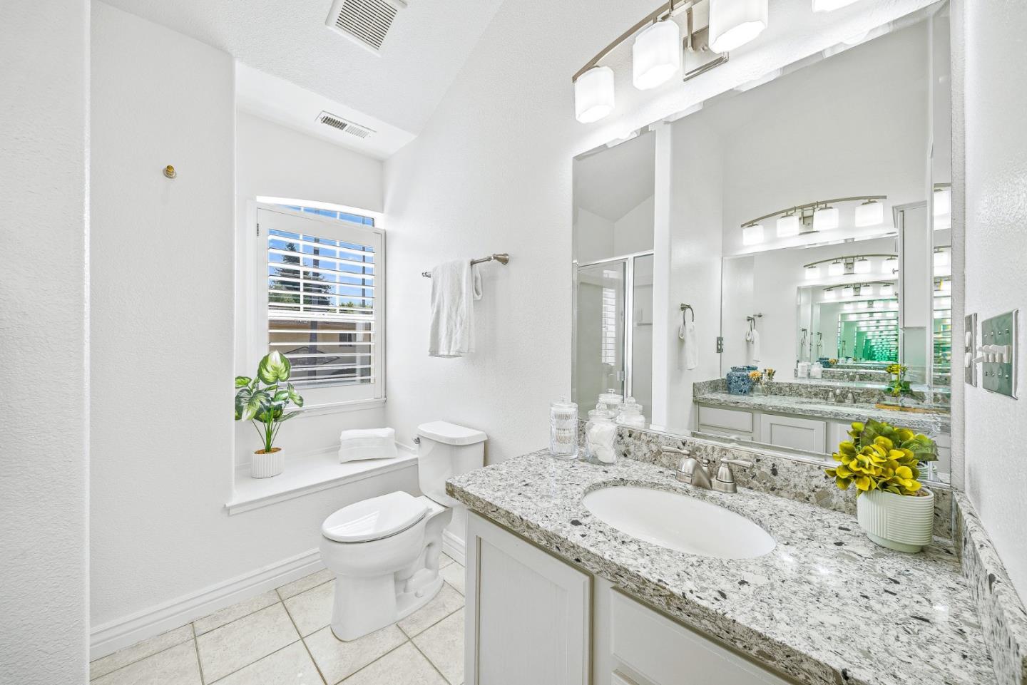 Detail Gallery Image 19 of 31 For 136 Neary St, Santa Cruz,  CA 95060 - 3 Beds | 2/1 Baths