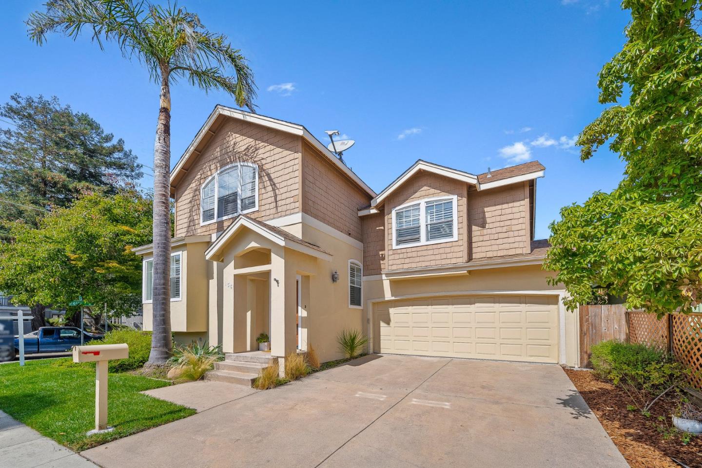 Detail Gallery Image 2 of 31 For 136 Neary St, Santa Cruz,  CA 95060 - 3 Beds | 2/1 Baths