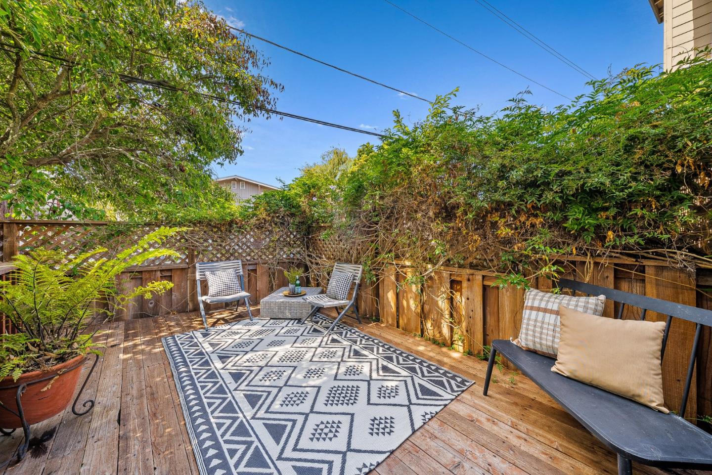 Detail Gallery Image 25 of 31 For 136 Neary St, Santa Cruz,  CA 95060 - 3 Beds | 2/1 Baths