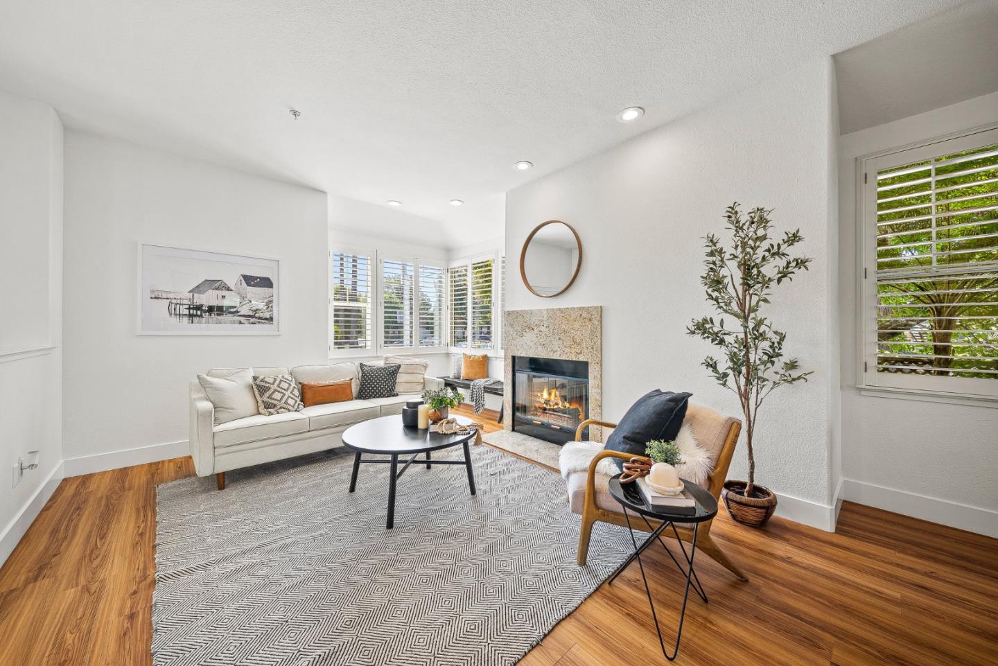 Detail Gallery Image 8 of 31 For 136 Neary St, Santa Cruz,  CA 95060 - 3 Beds | 2/1 Baths