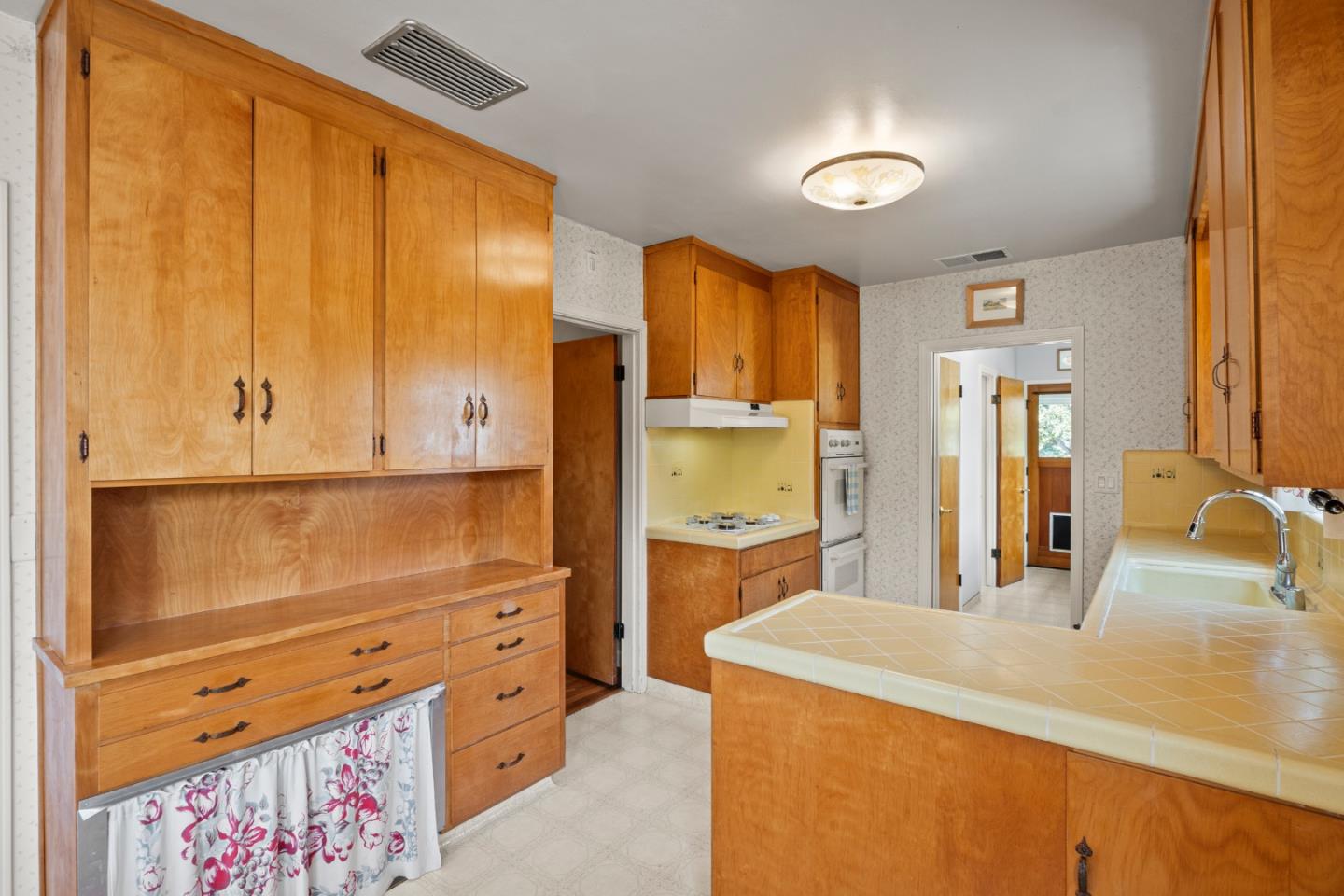 Detail Gallery Image 15 of 41 For 711 4th St, Gilroy,  CA 95020 - 3 Beds | 2/1 Baths