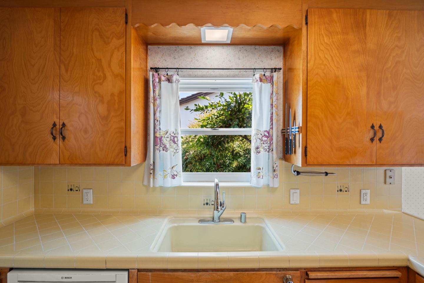 Detail Gallery Image 16 of 41 For 711 4th St, Gilroy,  CA 95020 - 3 Beds | 2/1 Baths