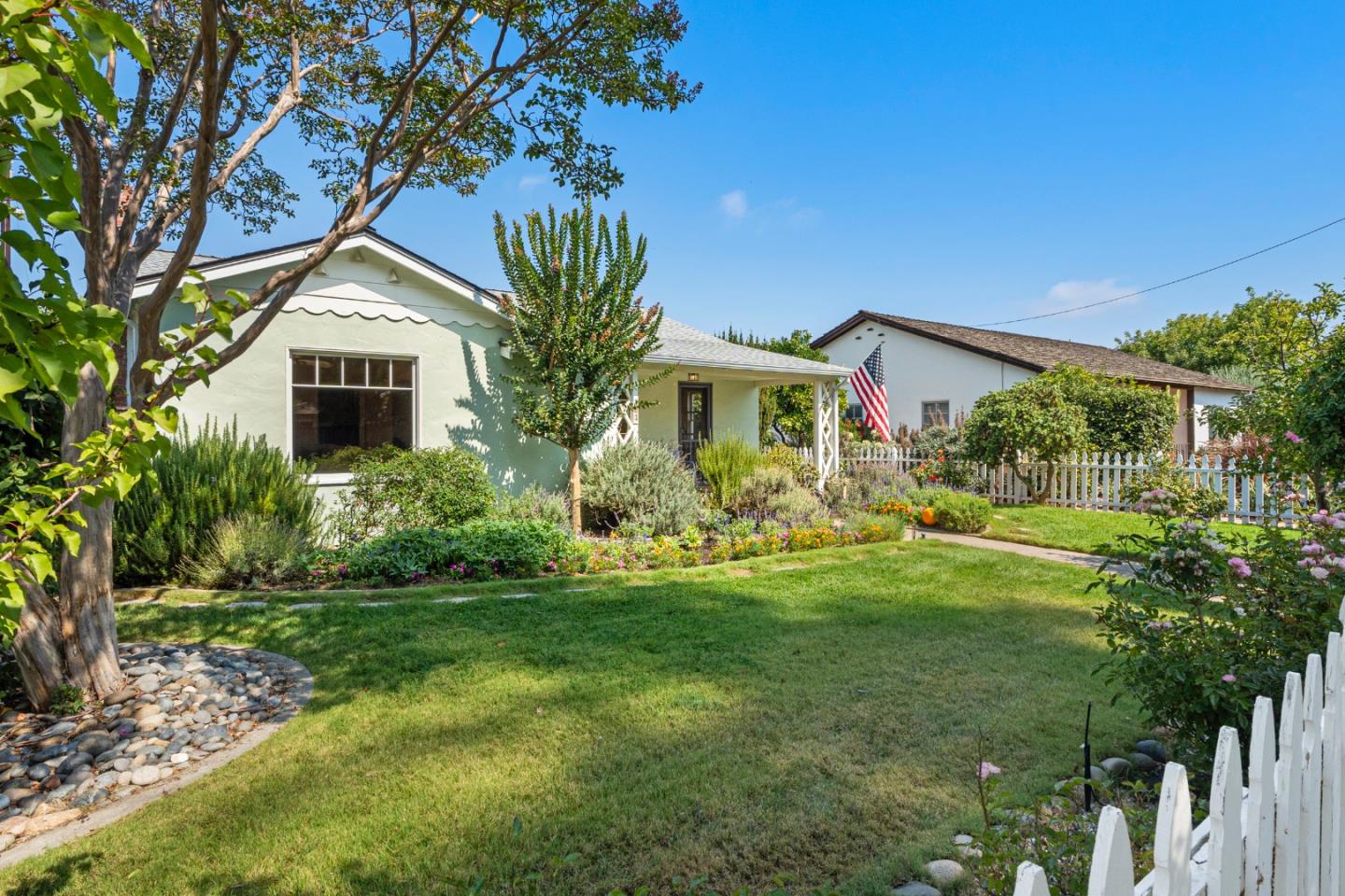 Detail Gallery Image 2 of 41 For 711 4th St, Gilroy,  CA 95020 - 3 Beds | 2/1 Baths