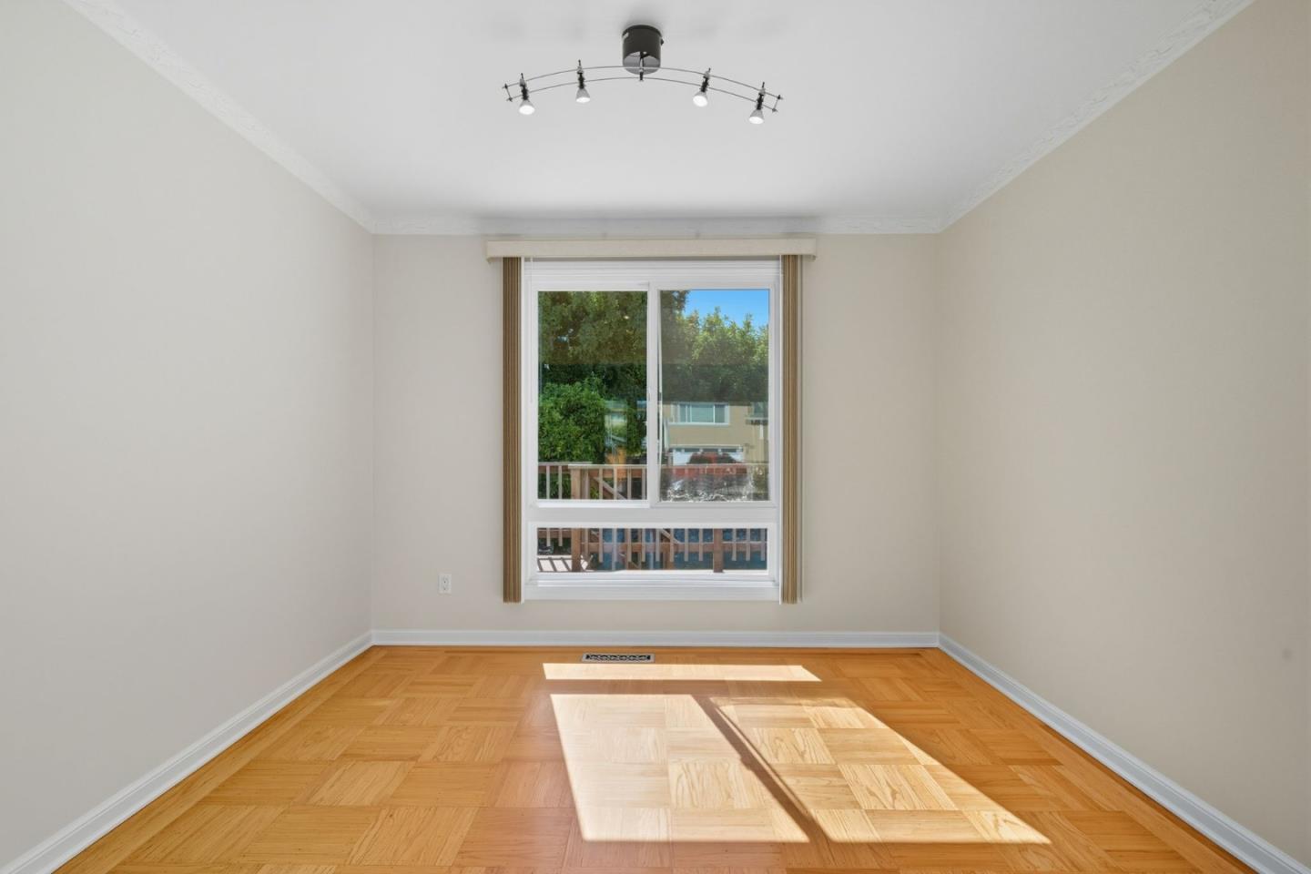 Detail Gallery Image 10 of 24 For 211 Anita Dr, Millbrae,  CA 94030 - 3 Beds | 2 Baths
