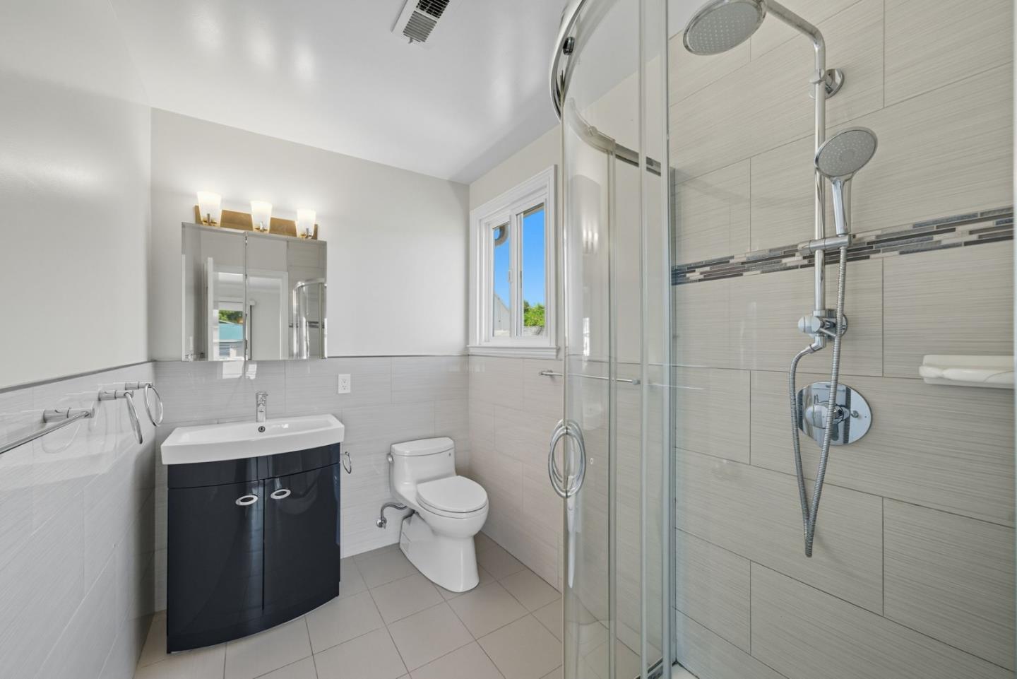 Detail Gallery Image 15 of 24 For 211 Anita Dr, Millbrae,  CA 94030 - 3 Beds | 2 Baths