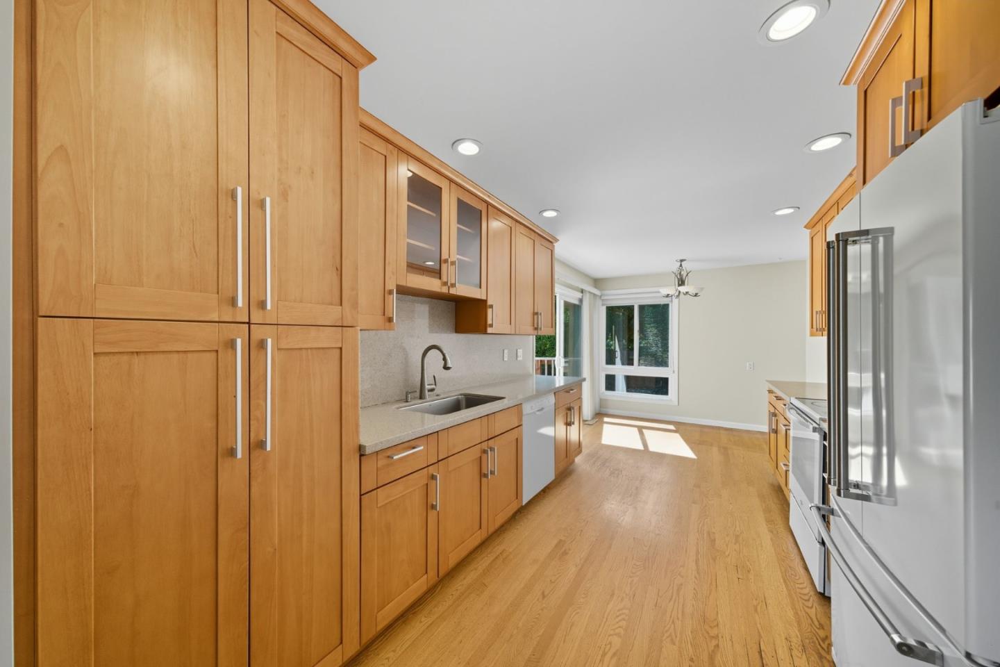 Detail Gallery Image 6 of 24 For 211 Anita Dr, Millbrae,  CA 94030 - 3 Beds | 2 Baths