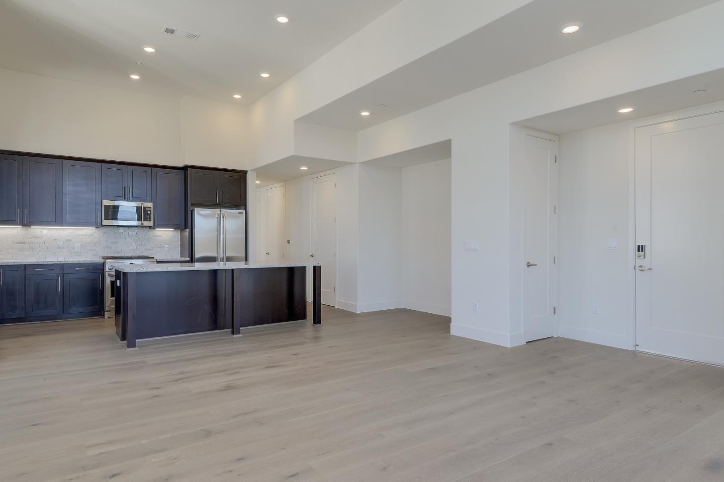 Detail Gallery Image 4 of 17 For 738 Eppleton Ln #404,  Foster City,  CA 94404 - 2 Beds | 2 Baths