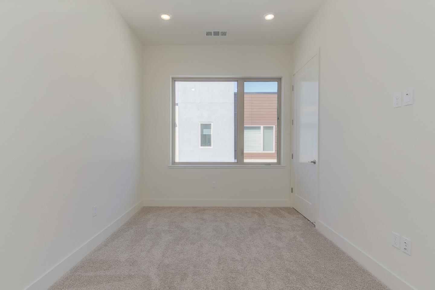 Detail Gallery Image 9 of 17 For 738 Eppleton Ln #404,  Foster City,  CA 94404 - 2 Beds | 2 Baths