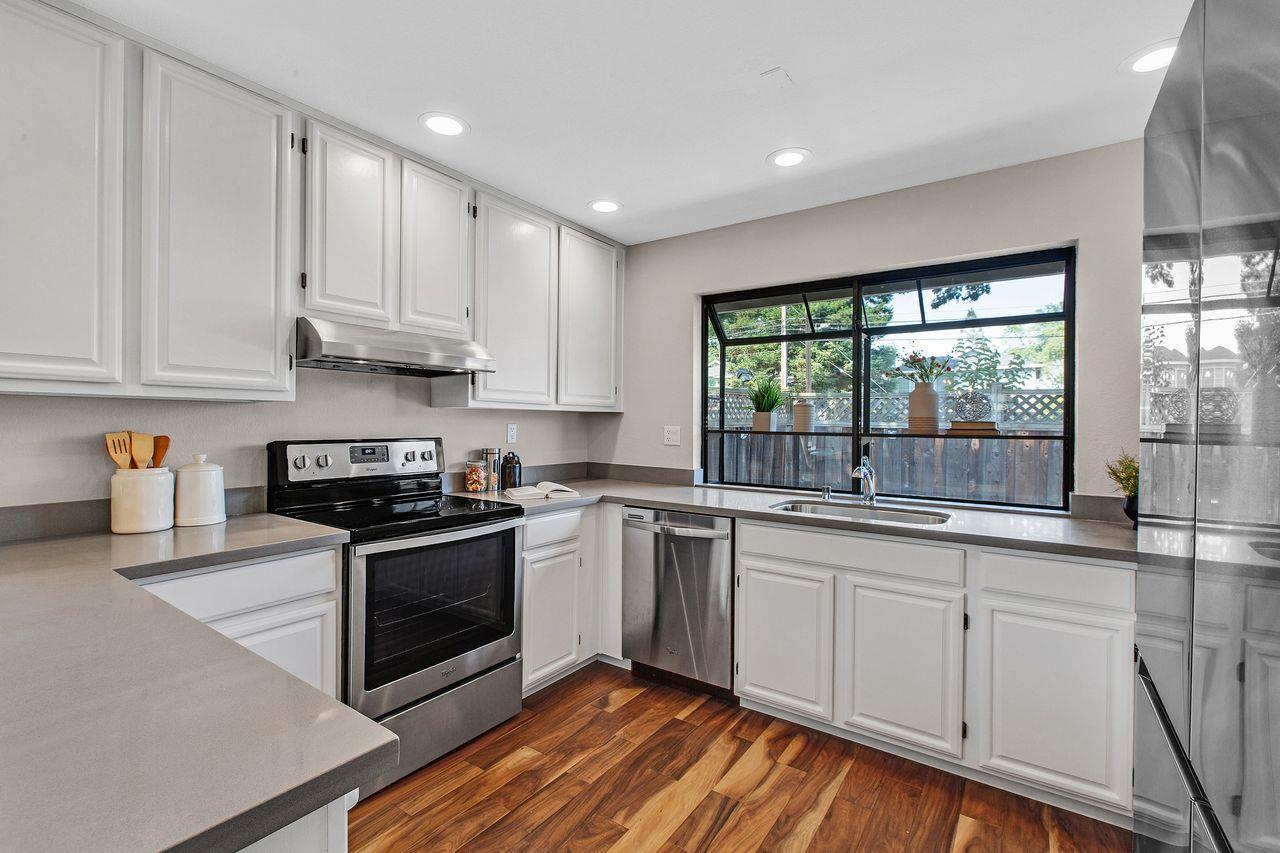 Detail Gallery Image 10 of 27 For 1227 Chantal Way, Redwood City,  CA 94061 - 2 Beds | 2 Baths