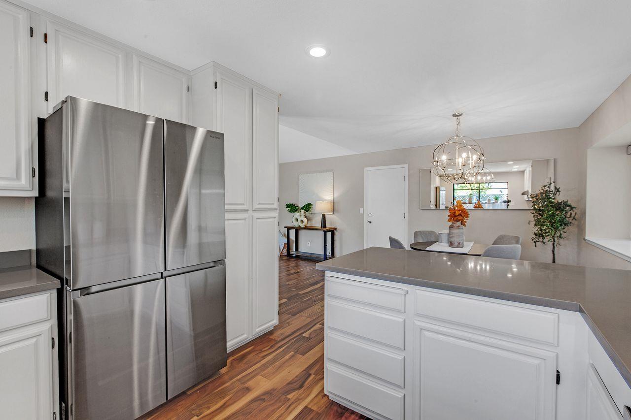 Detail Gallery Image 12 of 27 For 1227 Chantal Way, Redwood City,  CA 94061 - 2 Beds | 2 Baths