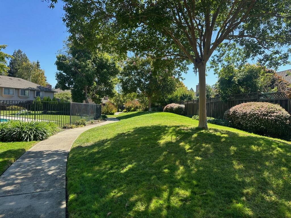 Detail Gallery Image 25 of 27 For 1227 Chantal Way, Redwood City,  CA 94061 - 2 Beds | 2 Baths