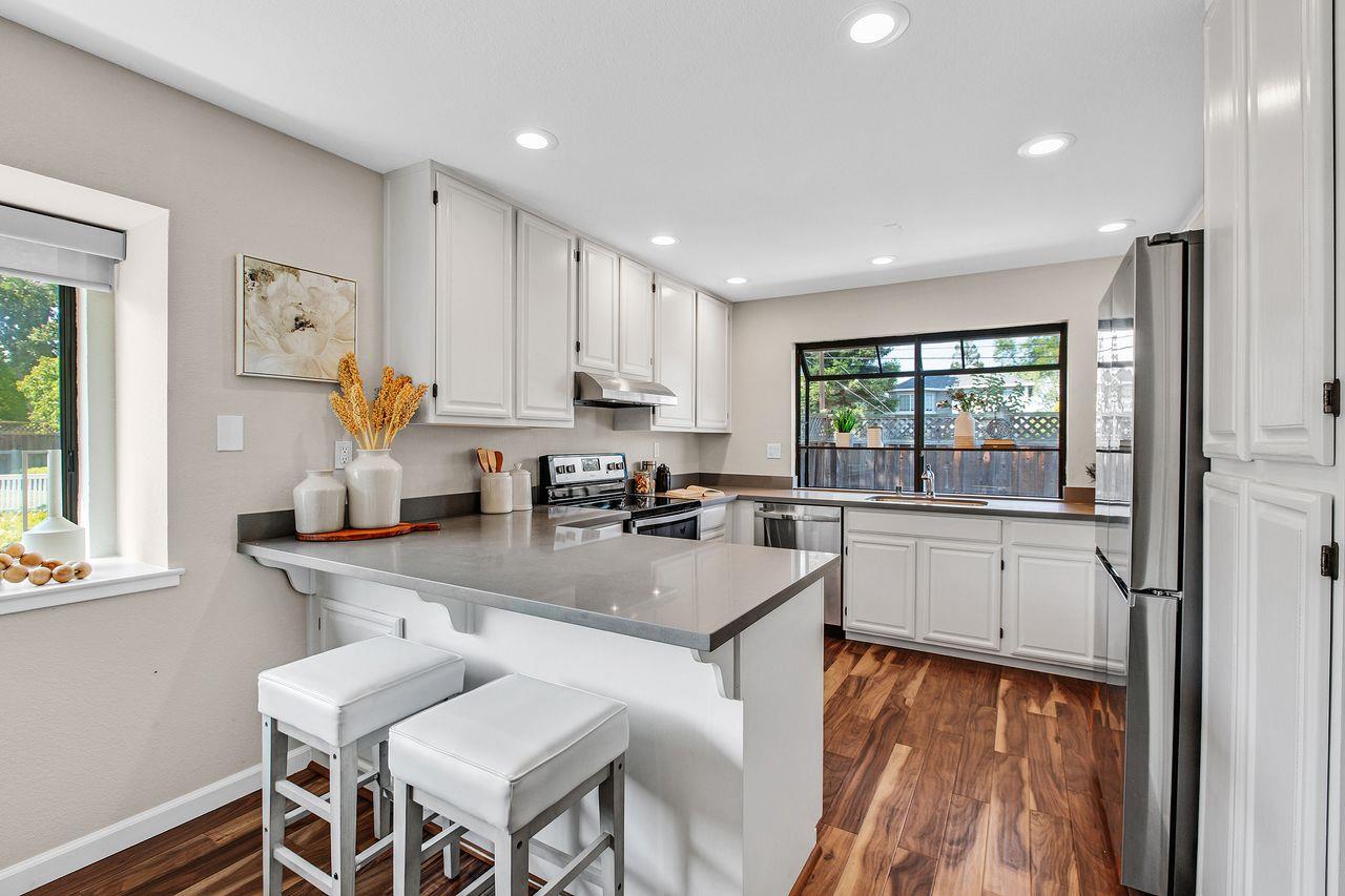 Detail Gallery Image 9 of 27 For 1227 Chantal Way, Redwood City,  CA 94061 - 2 Beds | 2 Baths