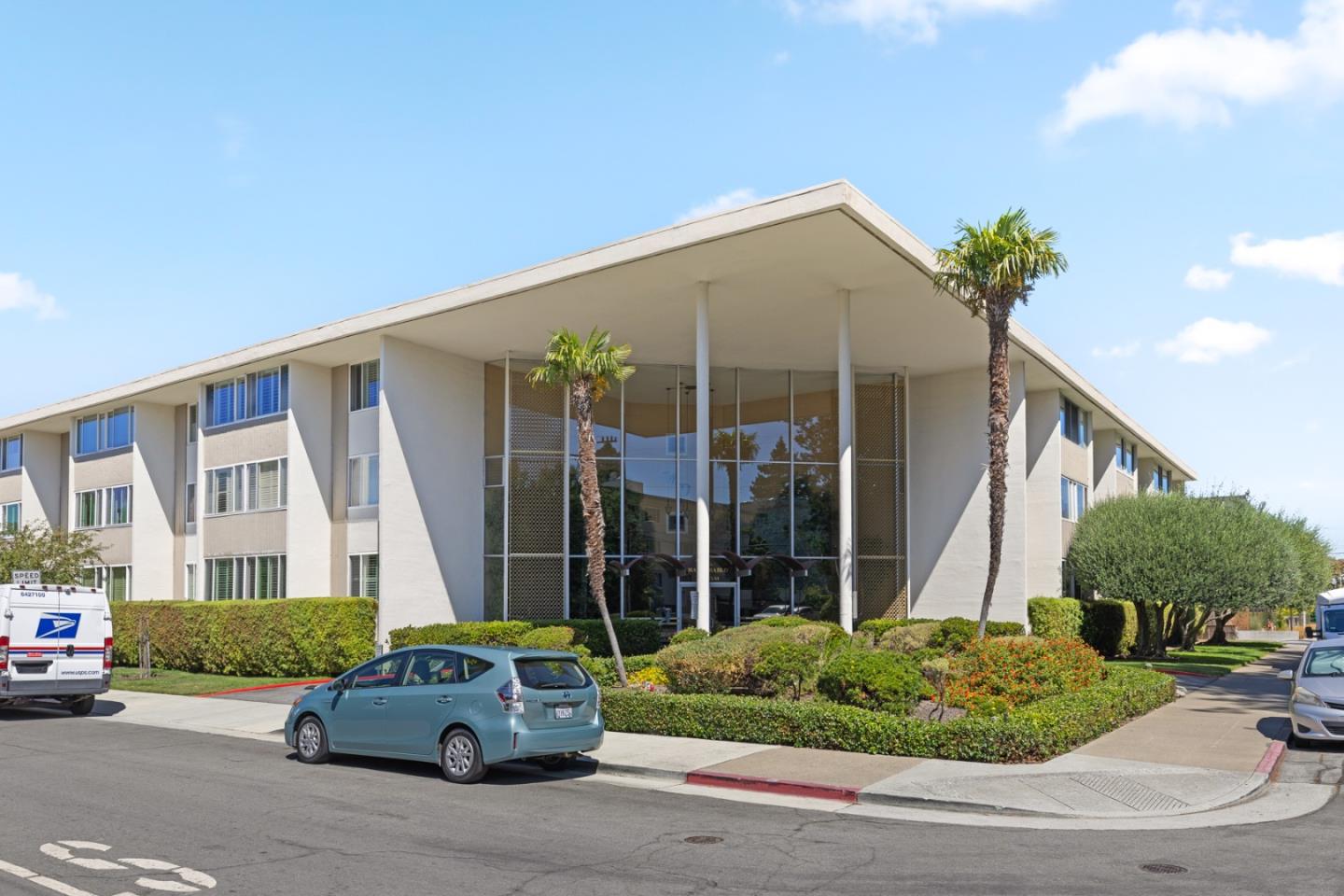 Detail Gallery Image 1 of 31 For 200 Elm St #107,  San Mateo,  CA 94401 - 1 Beds | 1 Baths