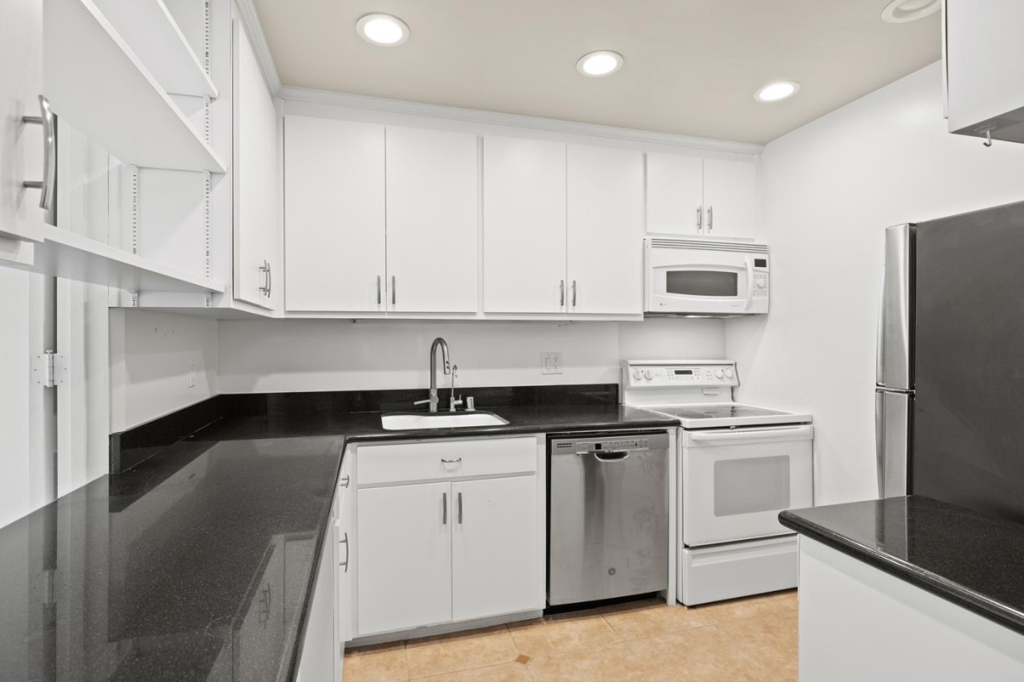 Detail Gallery Image 10 of 31 For 200 Elm St #107,  San Mateo,  CA 94401 - 1 Beds | 1 Baths