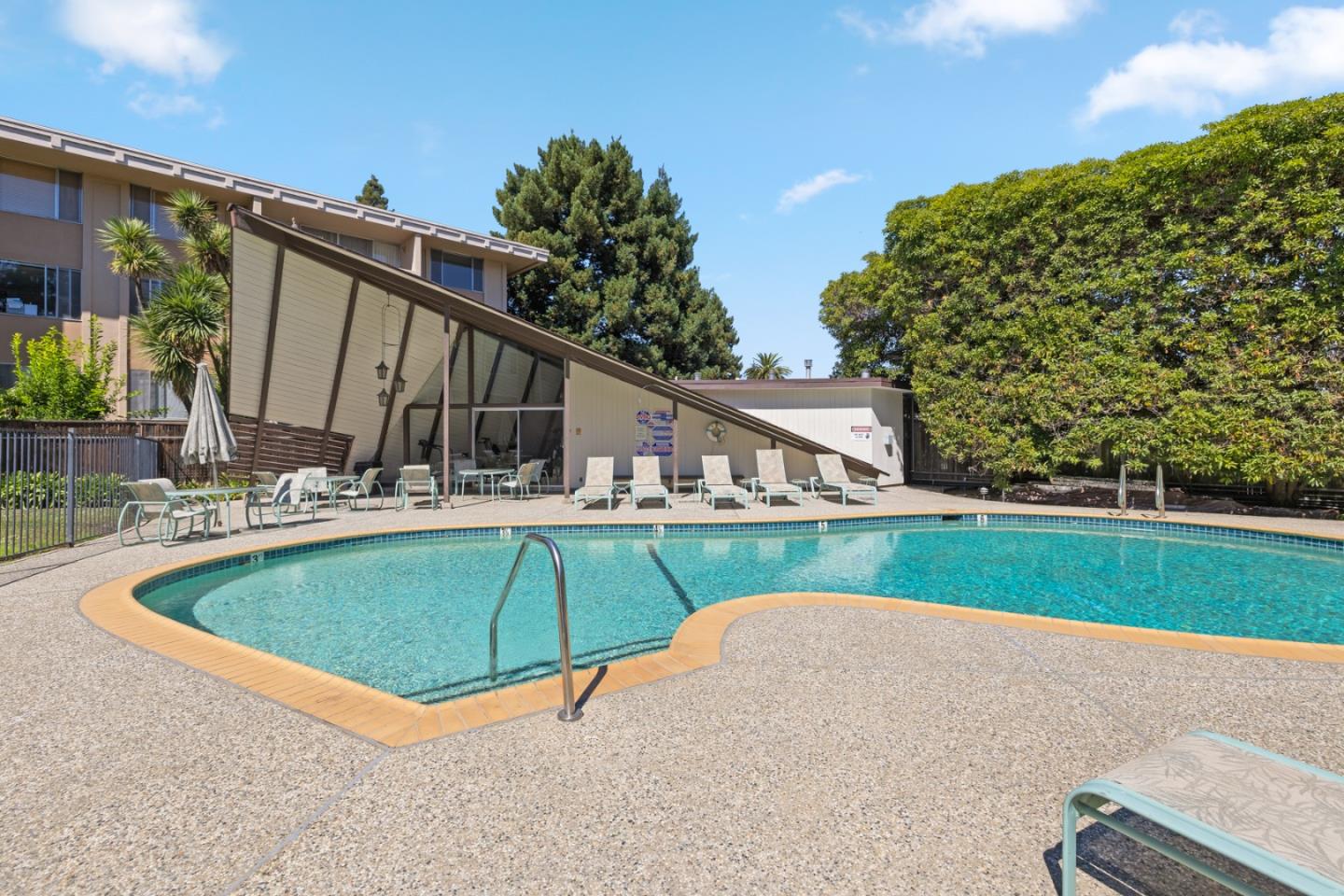 Detail Gallery Image 30 of 31 For 200 Elm St #107,  San Mateo,  CA 94401 - 1 Beds | 1 Baths