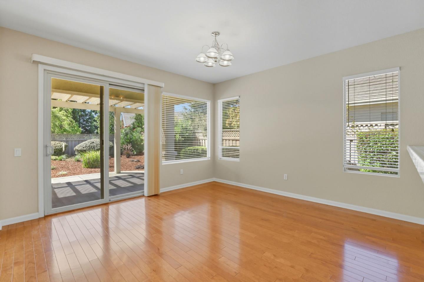 Detail Gallery Image 16 of 43 For 1885 Starview Ln, Lincoln,  CA 95648 - 2 Beds | 2 Baths
