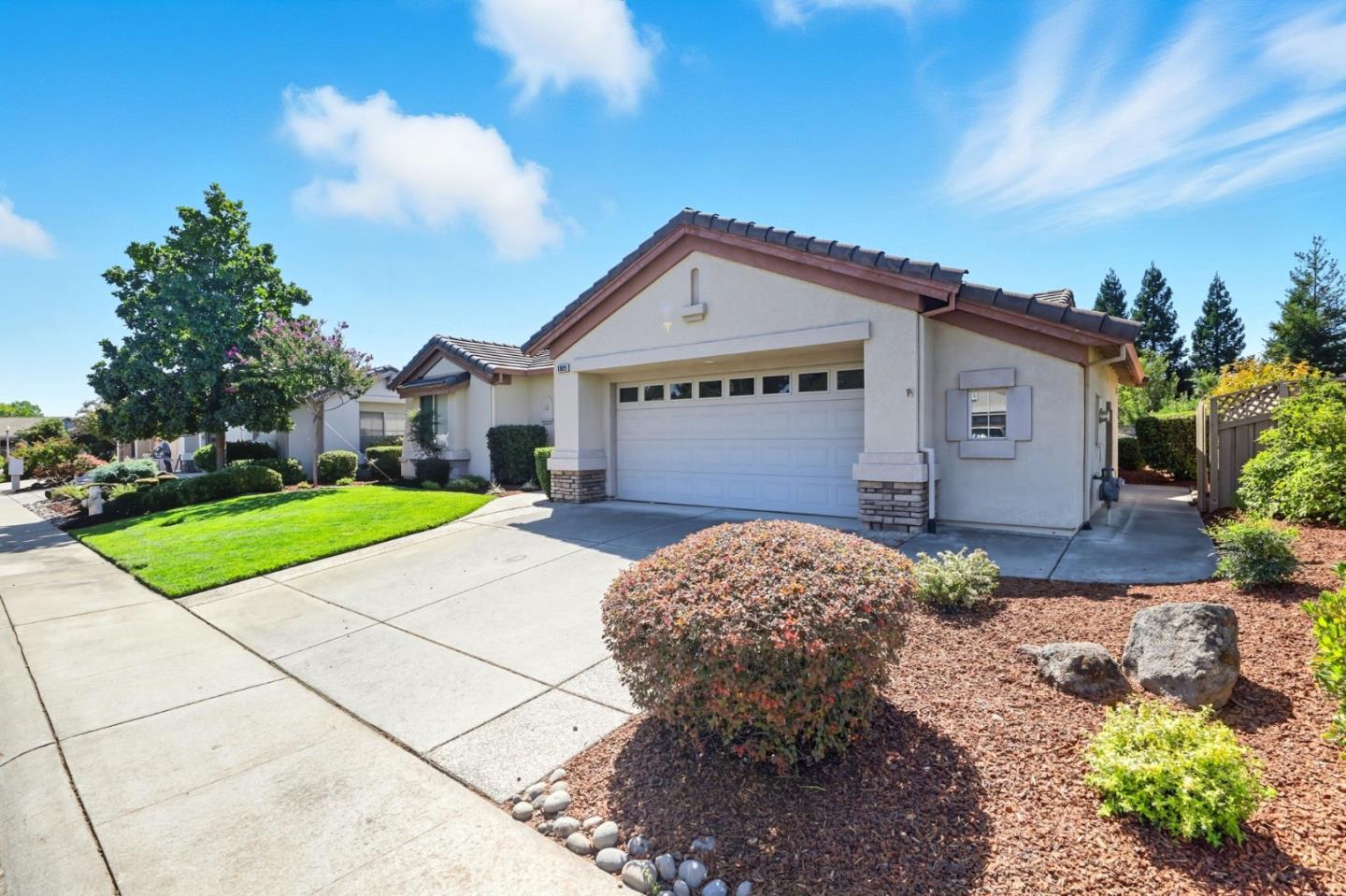 Detail Gallery Image 2 of 43 For 1885 Starview Ln, Lincoln,  CA 95648 - 2 Beds | 2 Baths