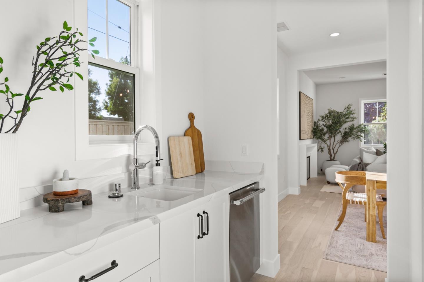 Detail Gallery Image 11 of 50 For 1566 Larkspur Dr, San Jose,  CA 95125 - 5 Beds | 4/1 Baths