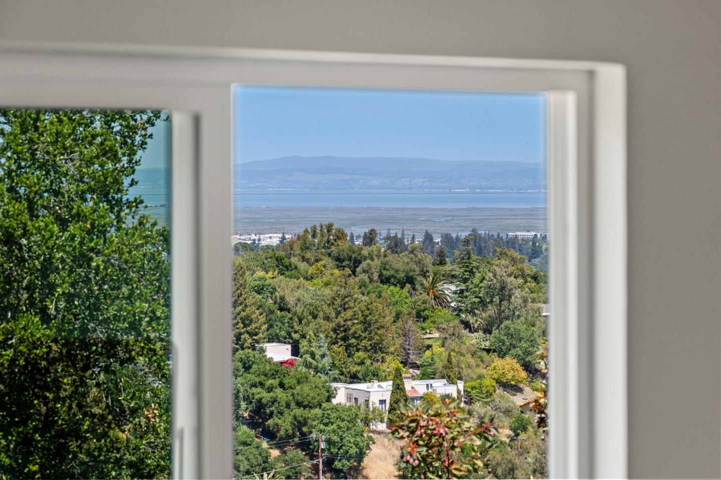 Detail Gallery Image 43 of 57 For 3554 Oak Knoll Dr, Redwood City,  CA 94062 - 3 Beds | 2/1 Baths