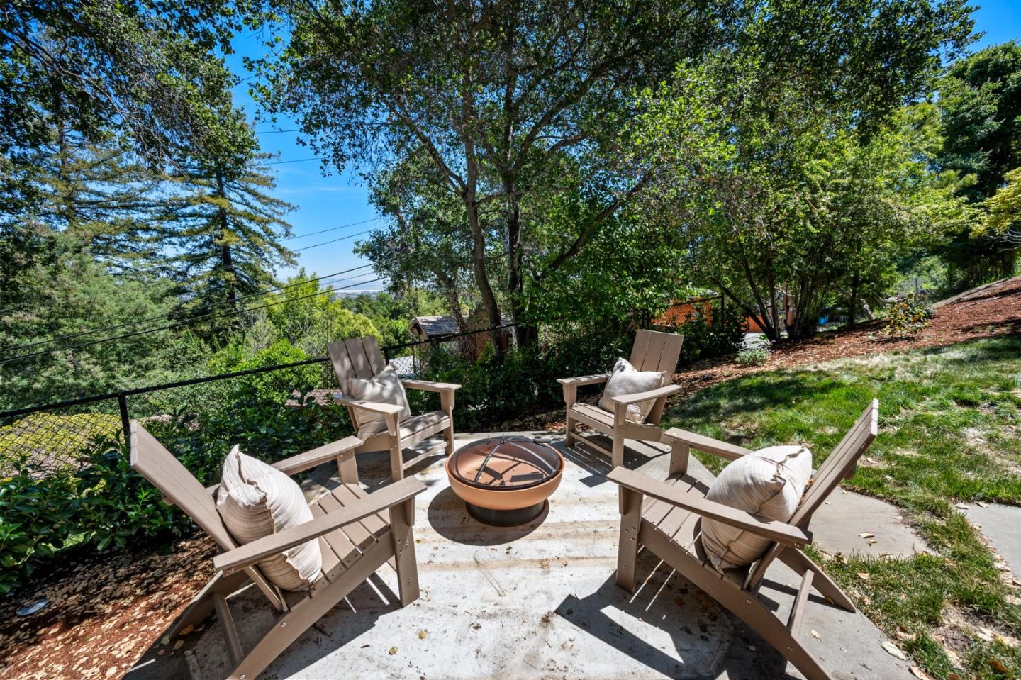 Detail Gallery Image 47 of 57 For 3554 Oak Knoll Dr, Redwood City,  CA 94062 - 3 Beds | 2/1 Baths