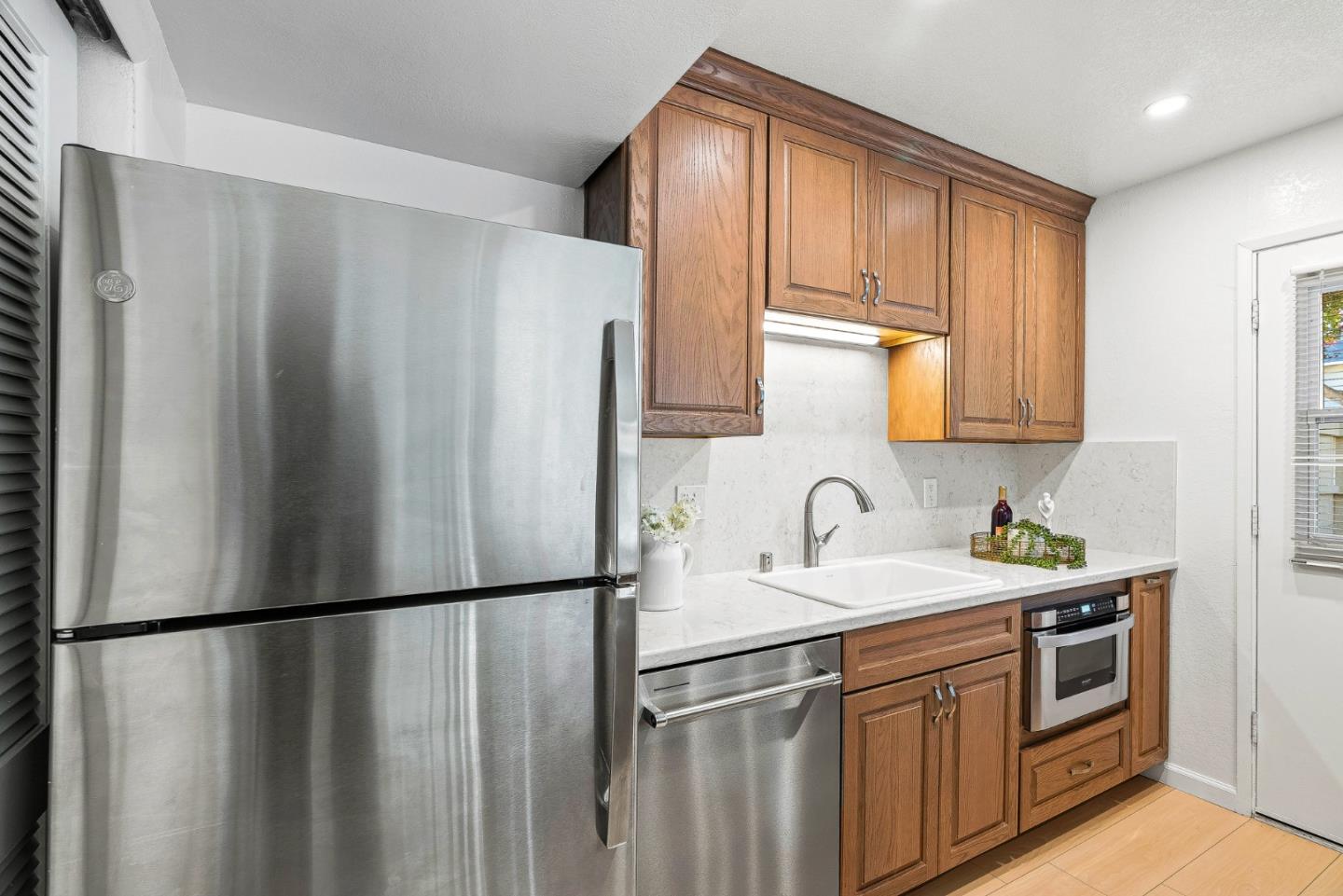 Detail Gallery Image 12 of 47 For 1273 Picasso Dr, Sunnyvale,  CA 94087 - 2 Beds | 1/1 Baths