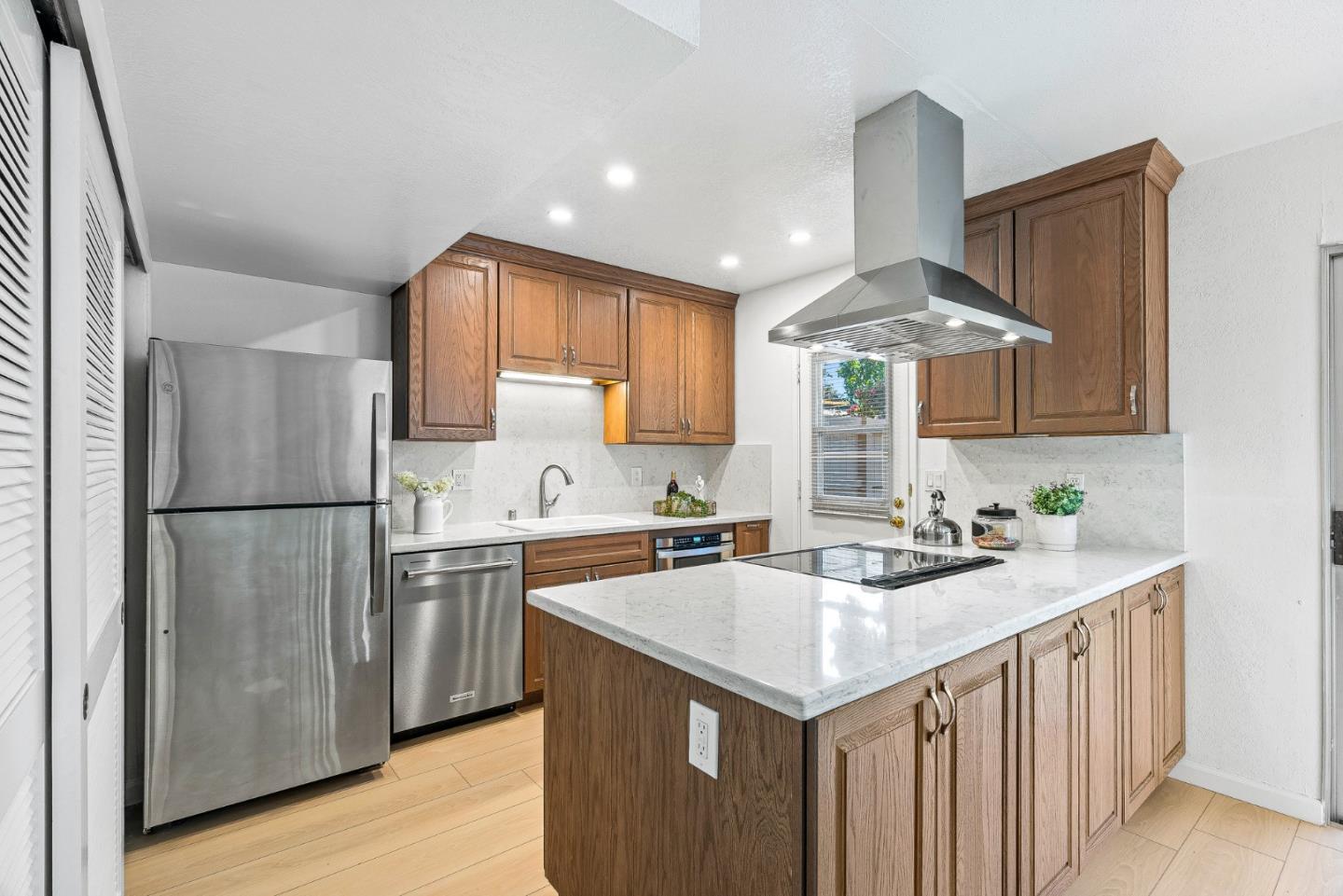 Detail Gallery Image 13 of 47 For 1273 Picasso Dr, Sunnyvale,  CA 94087 - 2 Beds | 1/1 Baths