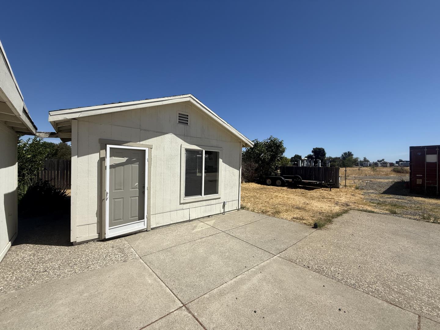 Detail Gallery Image 6 of 17 For 5444 Dry Creek Rd, Sacramento,  CA 95838 - 2 Beds | 2/1 Baths