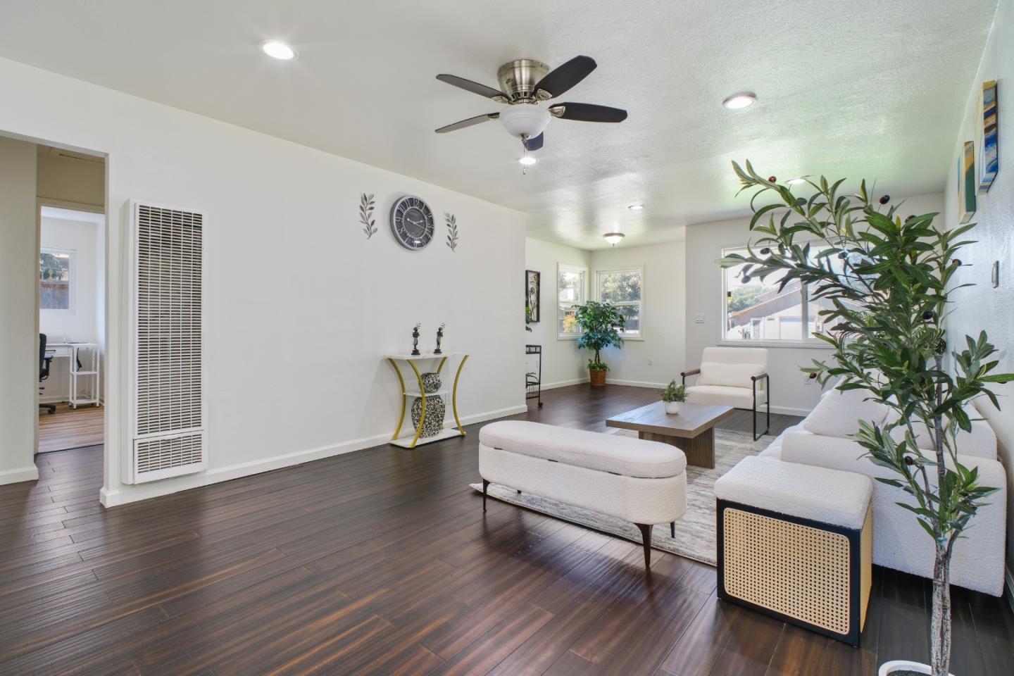 Detail Gallery Image 4 of 23 For 35563 Linda Dr, Fremont,  CA 94536 - 3 Beds | 2 Baths