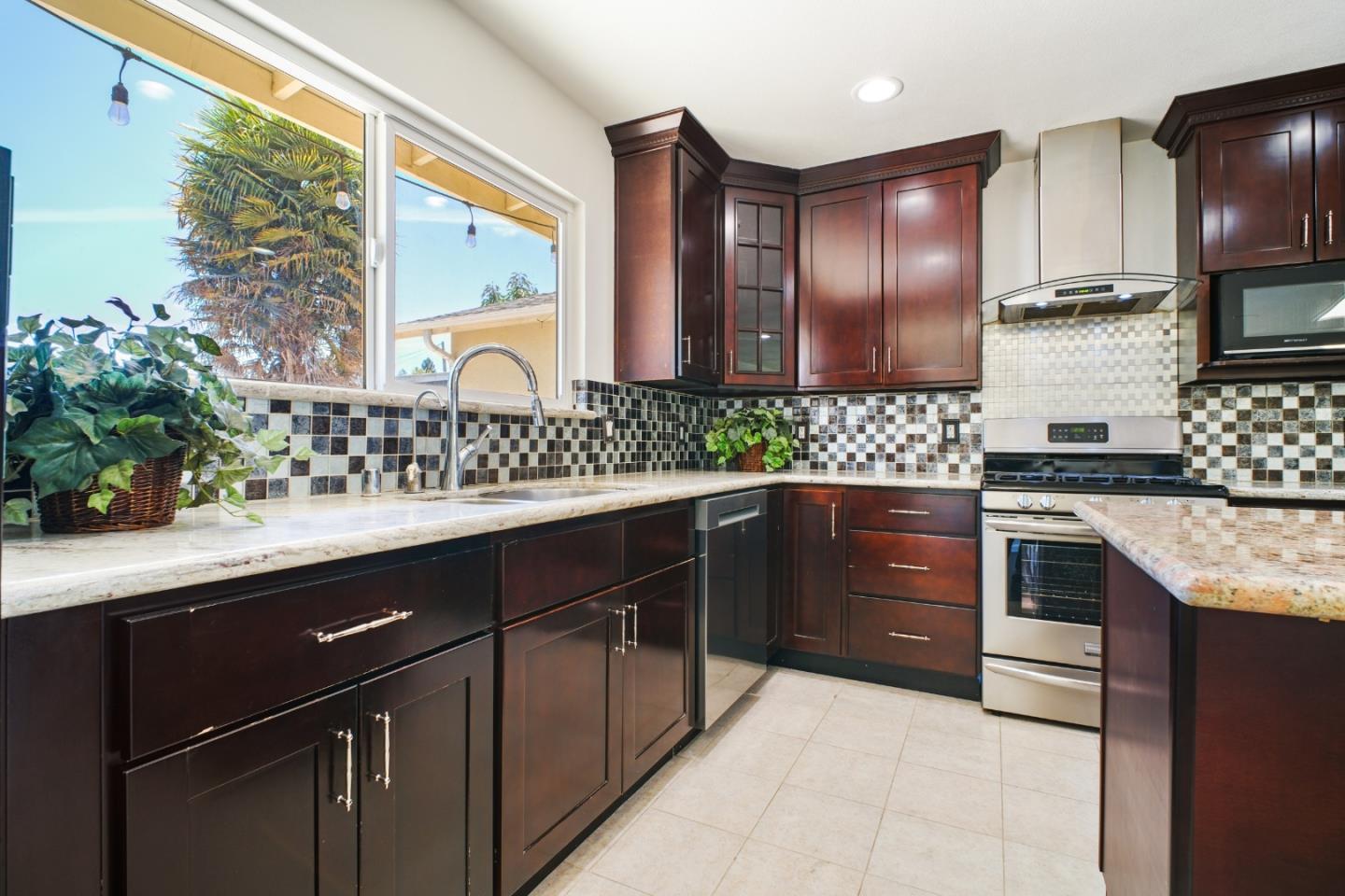 Detail Gallery Image 8 of 23 For 35563 Linda Dr, Fremont,  CA 94536 - 3 Beds | 2 Baths