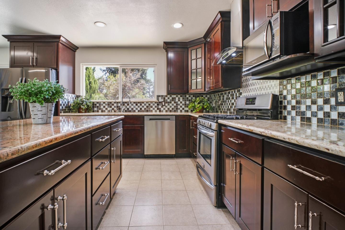 Detail Gallery Image 9 of 23 For 35563 Linda Dr, Fremont,  CA 94536 - 3 Beds | 2 Baths