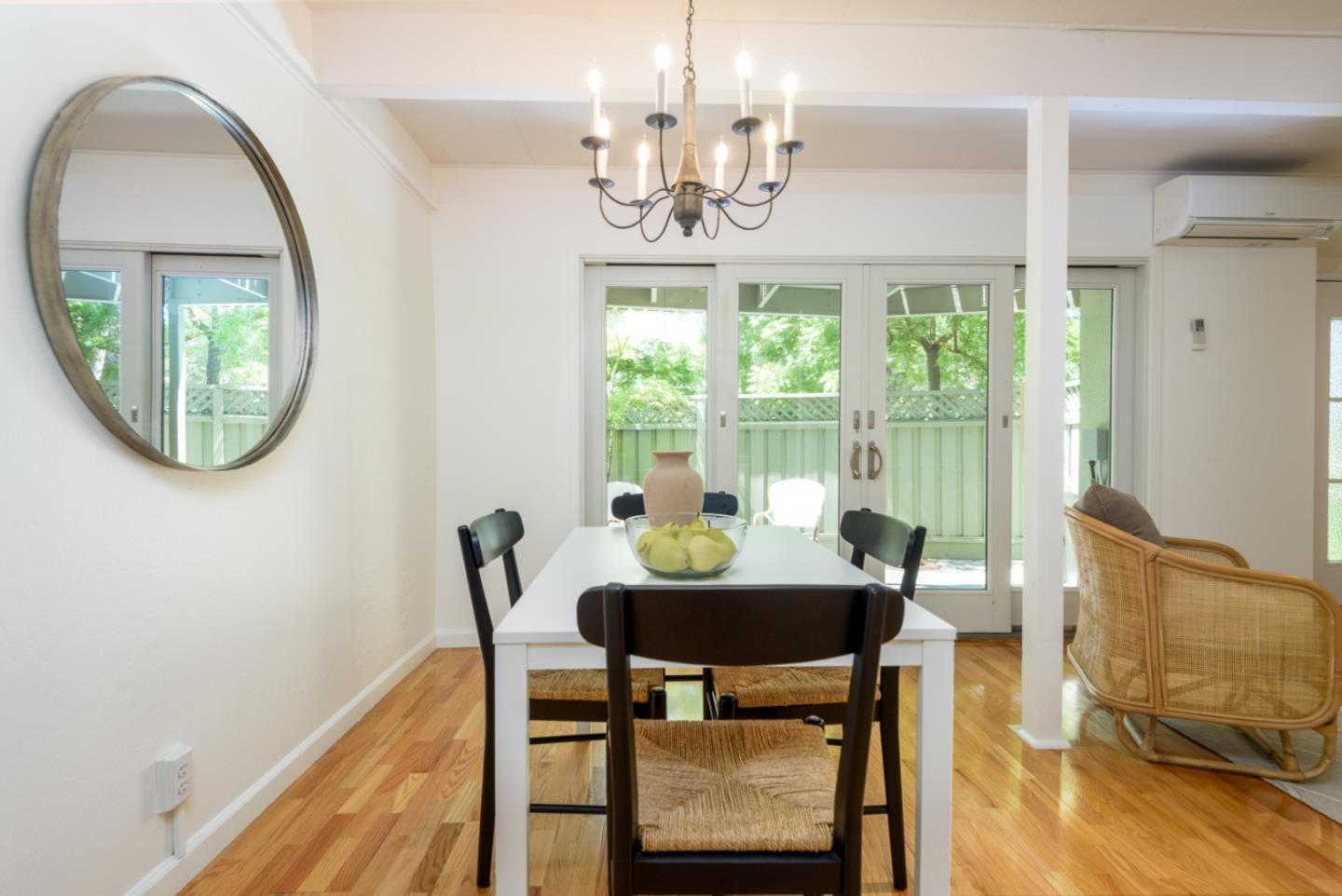 Detail Gallery Image 10 of 17 For 278 Monroe Dr #35,  Mountain View,  CA 94040 - 2 Beds | 1 Baths