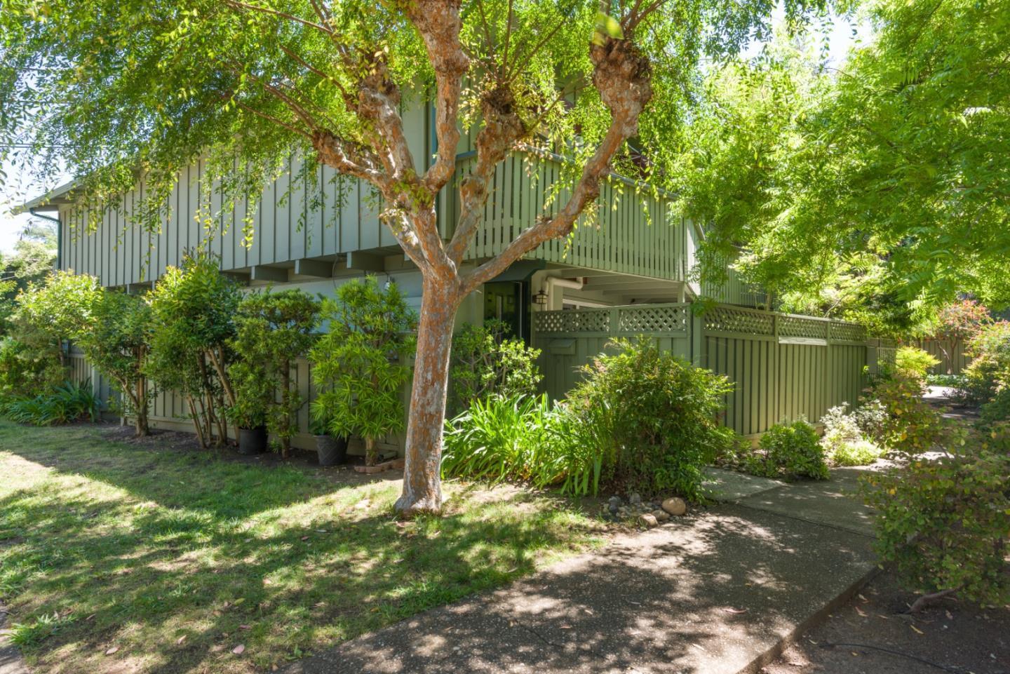 Detail Gallery Image 2 of 17 For 278 Monroe Dr #35,  Mountain View,  CA 94040 - 2 Beds | 1 Baths