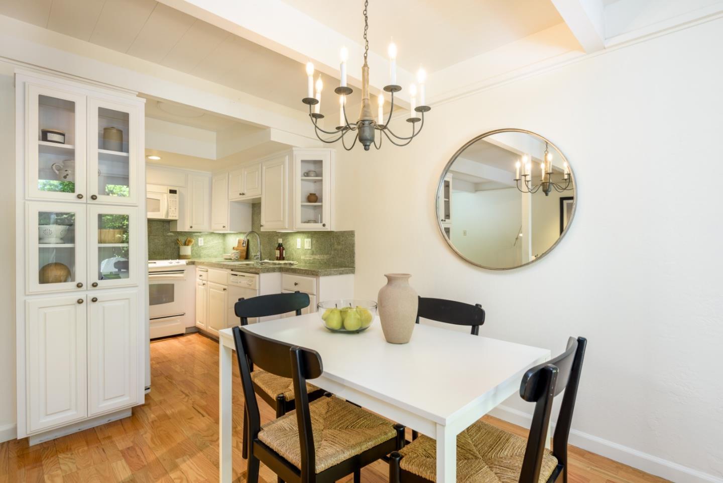 Detail Gallery Image 9 of 17 For 278 Monroe Dr #35,  Mountain View,  CA 94040 - 2 Beds | 1 Baths