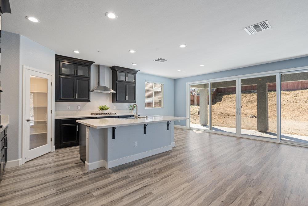 Detail Gallery Image 12 of 47 For 10 Hospital Rd, Hollister,  CA 95023 - 5 Beds | 2/1 Baths