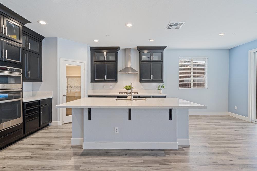 Detail Gallery Image 13 of 47 For 10 Hospital Rd, Hollister,  CA 95023 - 5 Beds | 2/1 Baths
