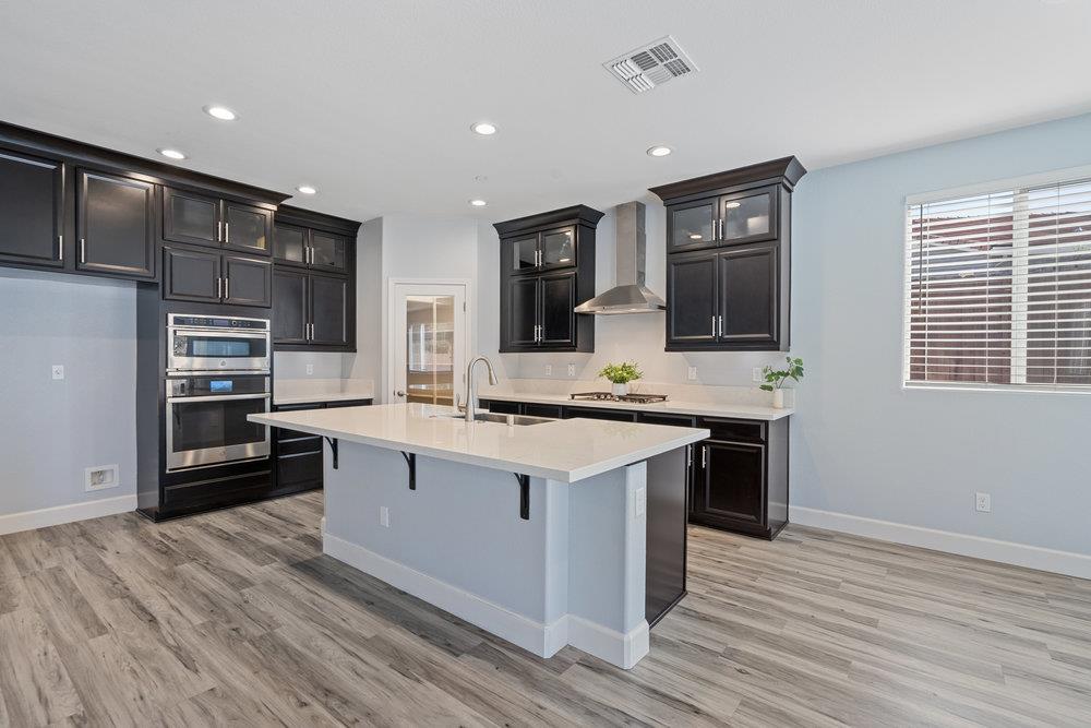 Detail Gallery Image 15 of 47 For 10 Hospital Rd, Hollister,  CA 95023 - 5 Beds | 2/1 Baths