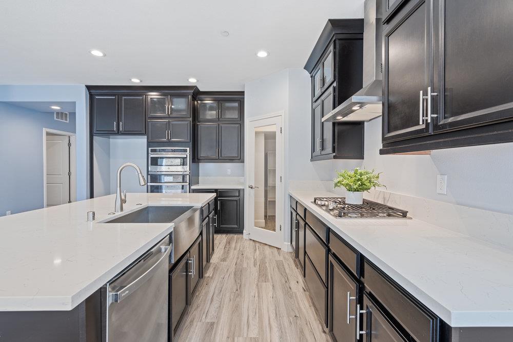 Detail Gallery Image 17 of 47 For 10 Hospital Rd, Hollister,  CA 95023 - 5 Beds | 2/1 Baths