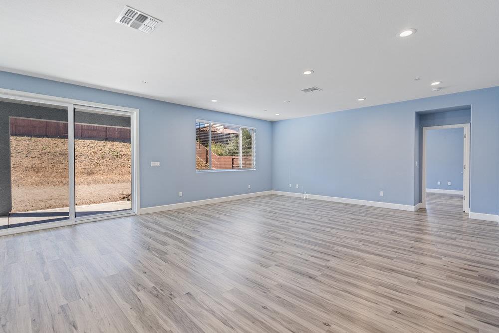 Detail Gallery Image 18 of 47 For 10 Hospital Rd, Hollister,  CA 95023 - 5 Beds | 2/1 Baths
