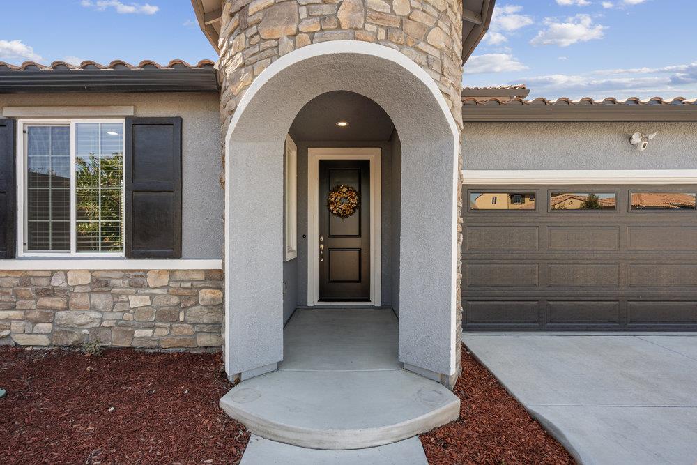 Detail Gallery Image 3 of 47 For 10 Hospital Rd, Hollister,  CA 95023 - 5 Beds | 2/1 Baths