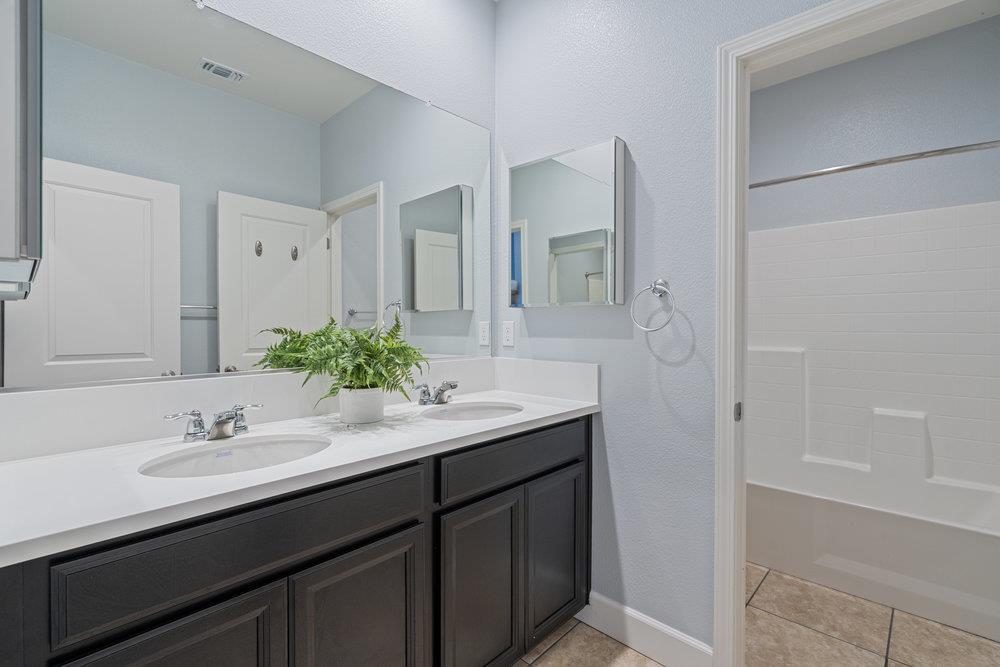 Detail Gallery Image 37 of 47 For 10 Hospital Rd, Hollister,  CA 95023 - 5 Beds | 2/1 Baths